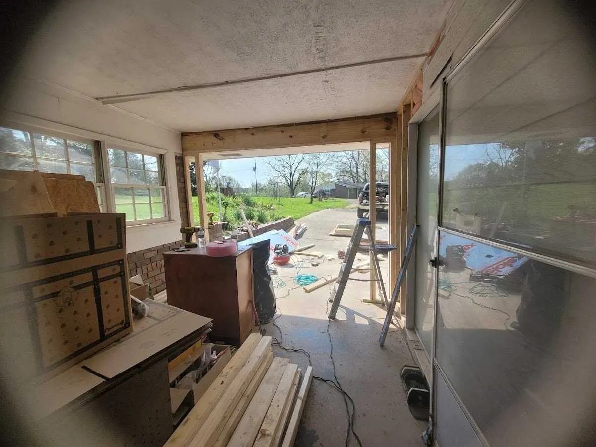 Air movers and dehumidifier for Water Mitigation Services in Geneseo